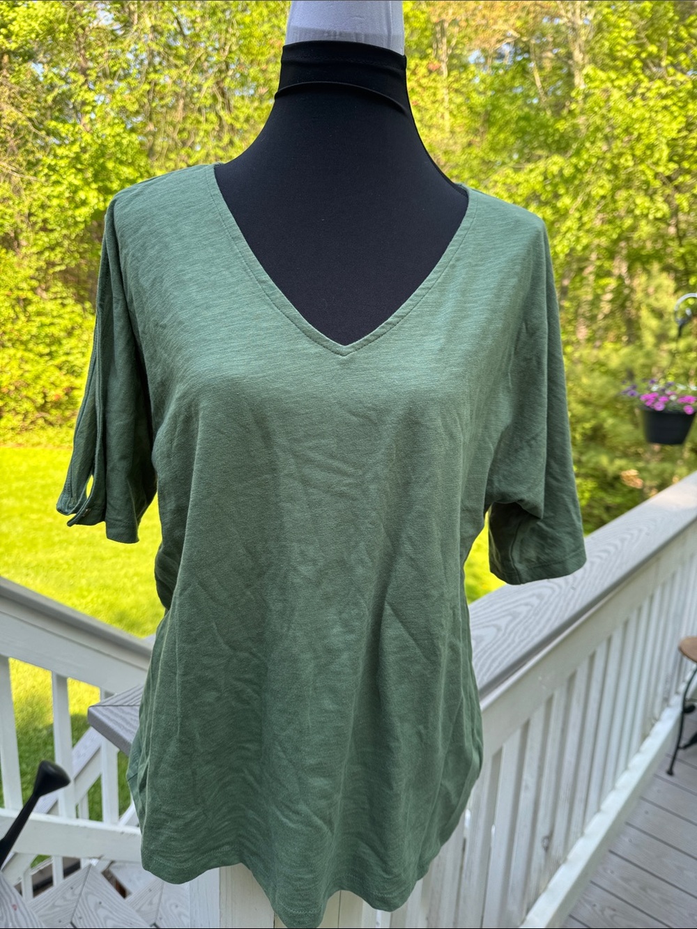 Jones New York V-Neck Cut-Out Short Sleeve Top - Green - Size Medium 100% Cotton